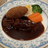 レストラン香味屋 - タンシチューとメンチカツの盛り合わせ