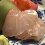 木山 - お造り
      ・北海道釧路から、とろ
      （とろみ醤油）
      
      ・焼津から、釣りの白甘鯛
      （焼津で昨日夕方に揚がって届いてからひと塩したもの）
      （入り酒にさっと潜らせて）
      
      ・青梗菜