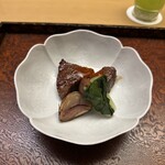 木山 - ・平井牛のシャトーブリアンのすき焼き風
      ・火を入れた卵黄をソースに
      
      ・小松菜
      ・栗の渋皮煮