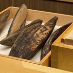 木山 - 鰹の荒節と本枯節は、鹿児島県枕崎市の伝統ある鰹節店『金七商店』様から。