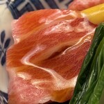 木山 - お造り
      ・北海道釧路から、とろ
      （とろみ醤油）
      
      ・焼津から、釣りの白甘鯛
      （焼津で昨日夕方に揚がって届いてからひと塩したもの）
      （入り酒にさっと潜らせて）
      
      ・青梗菜