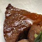 木山 - ・平井牛のシャトーブリアンのすき焼き風
      ・火を入れた卵黄をソースに
      
      ・小松菜
      ・栗の渋皮煮