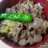 和食 清水 - 国産牛すき焼き丼 牛肉は上手に調理されていて、味付けは少し薄いですが、とても美味しいです。 柔らかく、筋の無い、上品なお肉でした。