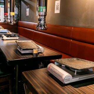 レトロでアットホームな店内は、ゆったりと過ごせる広々空間