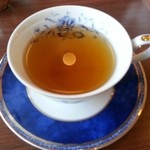 紅茶日和 - 紅茶に浮かぶ照明も月のように綺麗です