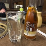 食道園 - 瓶入り烏龍茶がレトロ