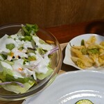 キッチン ブルー グローブ - サラダ、お新香のアップ