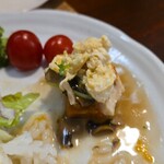 キッチン ブルー グローブ - スープの具材を乗せて