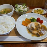 キッチン ブルー グローブ - メカジキのポワレ　アルペールソース(マッシュルームとエシャロットと魚介のジュ・ソース)