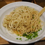 NIBOSHI MANIA - 和え玉の麺の下に、油ダレがある