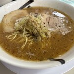 煮干しらーめん　８００円