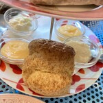 タイニー トリア アフタヌーンティー＆カフェ - 