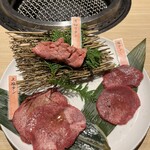 精肉卸問屋直営焼肉店 牛次郎 - タン食べ比べ盛り