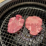 精肉卸問屋直営焼肉店 牛次郎 - 上塩タン