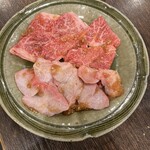焼肉 三日月 - カルビ、ホイシ