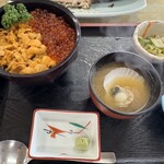 民宿 青塚食堂 - うにイクラ丼　帆立味噌汁付き