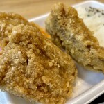 から揚げ　からまる - カリッと揚がった ジューシーで 大きな から揚げが３個