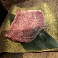 神楽坂 しゃぶしゃぶ 風雅 - このお肉をしゃぶしゃぶして…