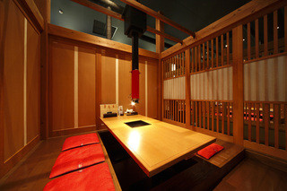 Kankokuen - 広々とした個室でゆっくりとくつろげます。
