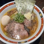 中華蕎麦 柳 - ペッパーとニンニクが効いたパンチのある一杯