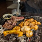 Omi Gyu Yakiniku Take - ホルモンと上ハラミ焼いてます