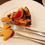 森のらくだ - いちじくタルト、らくだクッキー添え