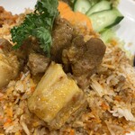 ビルマ - ビリヤニのアップ。普通に具の肉おいしい