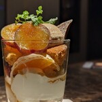 cafe8's - 季節のパフェや、その日のおすすめを詰め込んだ気まぐれパフェは男女問わず人気なメニュー