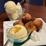 琉球酒場 げん - 「自家製サーターアンダギー バニラアイス添え」