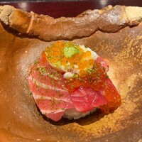和食割烹 やまぼうし - やまぼうし(まぐろ脳天とイクラ醤油漬け寿司)