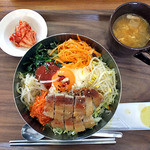 コッテジ - たっぷり野菜とサムギョ オン・ザ・ビビンバ（大盛り）（２０１４年５月）