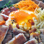 コッテジ - たっぷり野菜とサムギョ オン・ザ・ビビンバ（大盛り）（２０１４年５月）