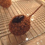 ワインと串揚げ こぱん - 生麩に甘い味噌の組み合わせです。