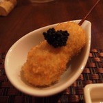 ワインと串揚げ こぱん - うずら煮玉子のランプフィッシュキャビア。