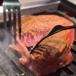 フォークでほどける柔らかさ。厳選黒毛和牛を4種のコースで堪能