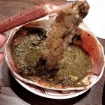 光風湯圃 べにや - お刺身を蟹味噌にくぐらせます