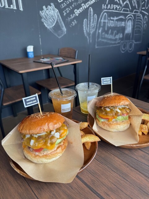 AIRSTREAM LANDER CAFE