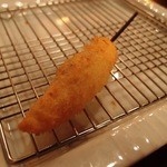 ワインと串揚げ こぱん - ヤングコーンの生ハム巻き。