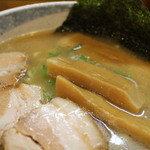 中華そば 華丸 - 大きなめんまとチャーシュー