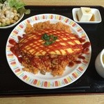 Raisu Shawa - オムレツライスのセット。サラダのひよこ豆が好きすぎる…