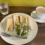 かどでcafe - サラダも付いていてバランスも良いです(๑˃̵ᴗ˂̵)