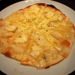 ワインダイニング ナイン - ブルーチーズと蜂蜜のピザ