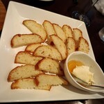 ワインダイニング ナイン - マスカルポーネと蜂蜜のディップバケット付き