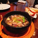 ワインダイニング ナイン - 砂肝とアスパラのアヒージョ