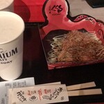 たこ家道頓堀くくる - 生ビール（550）＋大たこ入りたこ焼き（670）