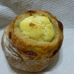 ミックスプラスベーカリー - クランベリーとクリームチーズ ¥210