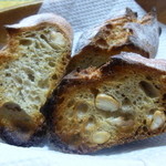 ミックスプラスベーカリー - カシューとブラックペッパー ¥210