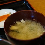 獅子王 - 味噌汁とお新香