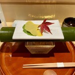 銀座 しのはら - 玄緒包を連想させる設え