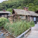 鶴の湯温泉 - こちらもお風呂の建物